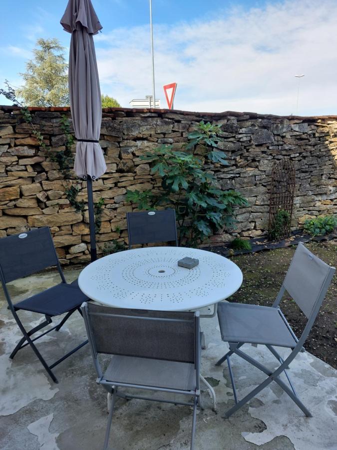 Les Dauphins Apartman Saint-Romain-de-Jalionas Kültér fotó