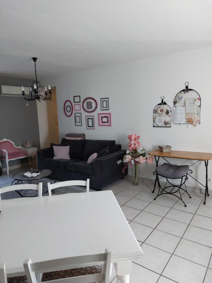 Les Dauphins Apartman Saint-Romain-de-Jalionas Kültér fotó