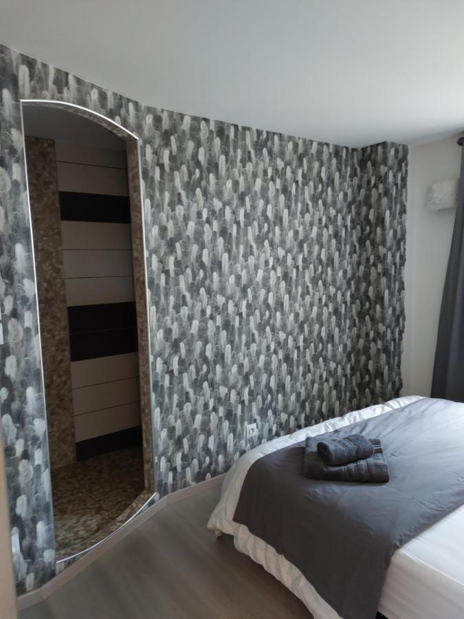 Les Dauphins Apartman Saint-Romain-de-Jalionas Kültér fotó