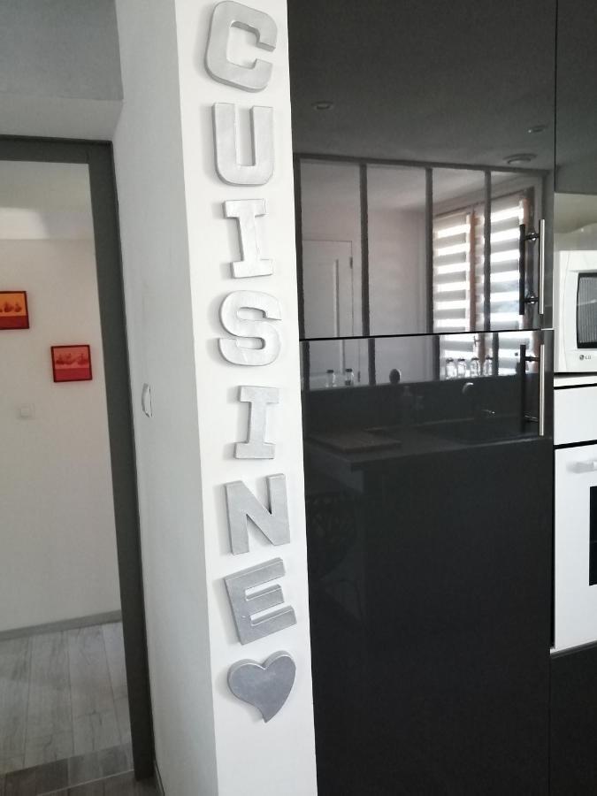 Les Dauphins Apartman Saint-Romain-de-Jalionas Kültér fotó