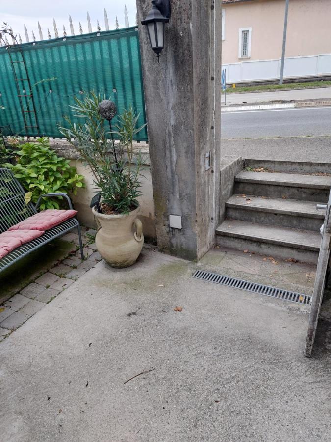 Les Dauphins Apartman Saint-Romain-de-Jalionas Kültér fotó