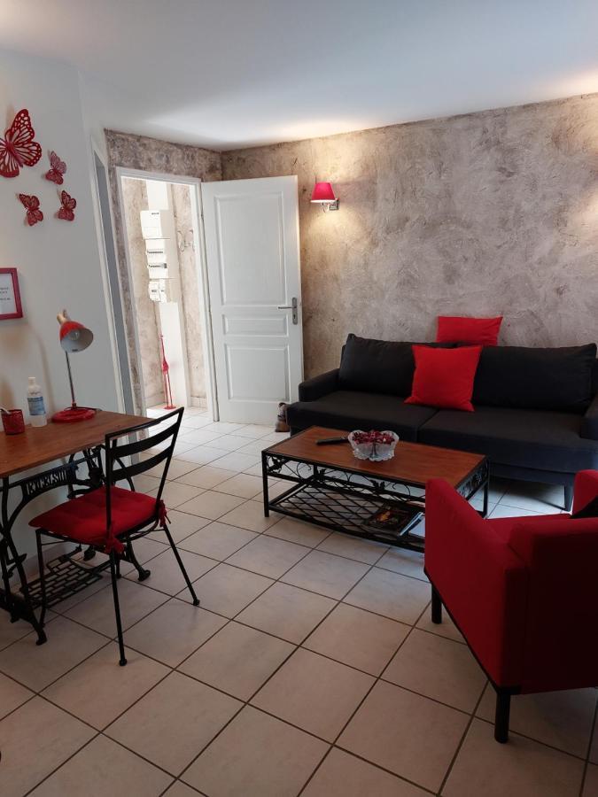 Les Dauphins Apartman Saint-Romain-de-Jalionas Kültér fotó