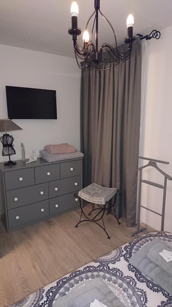 Les Dauphins Apartman Saint-Romain-de-Jalionas Kültér fotó