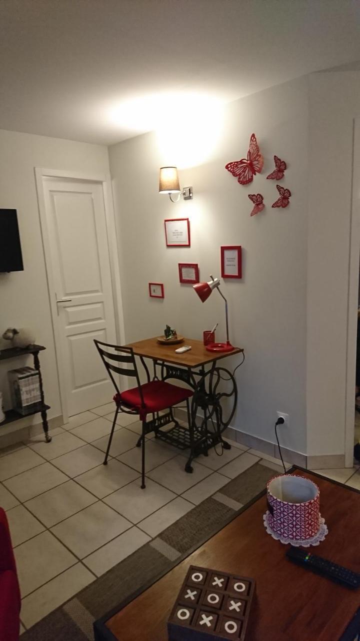 Les Dauphins Apartman Saint-Romain-de-Jalionas Kültér fotó