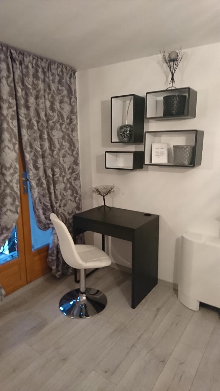 Les Dauphins Apartman Saint-Romain-de-Jalionas Kültér fotó